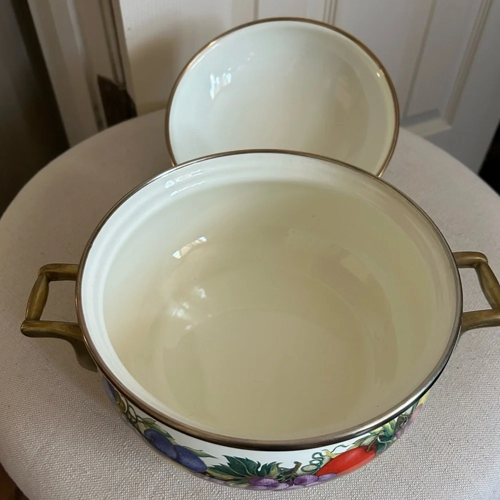 Vintage Cornucopia Kitchen Enamel Casserole Dutch Oven Fruit Design 2.5 Quart